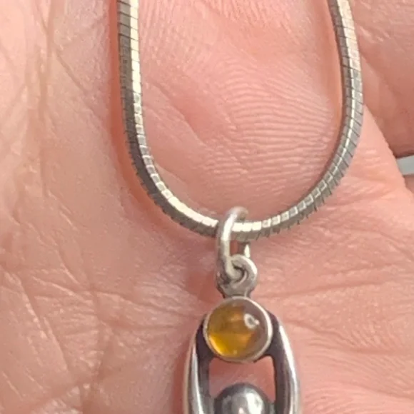 Silver and Amber Pendant Necklace. Stamped. Such a beautiful piece! - Picture 7 of 8